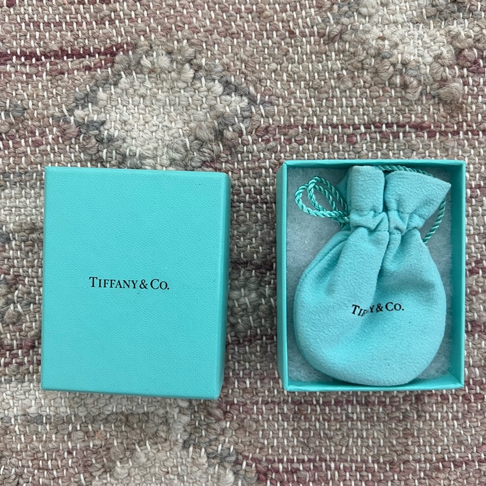 Tiffany & Co silver interlaced rings necklace